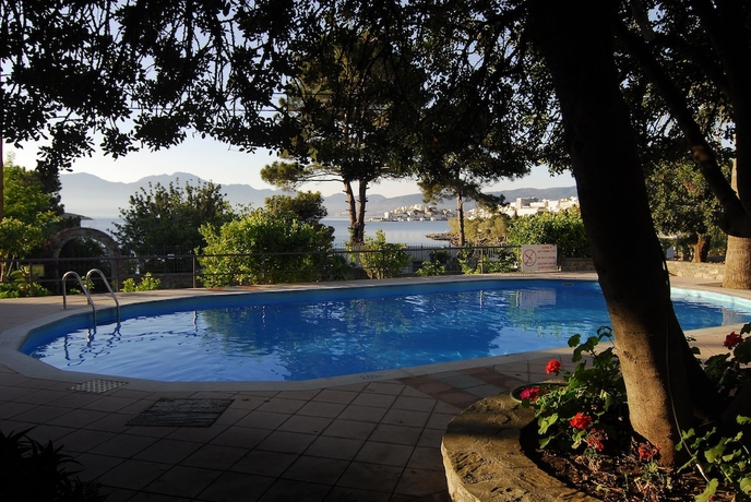 Imagen de la piscina del Hotel Lato. Foto 19