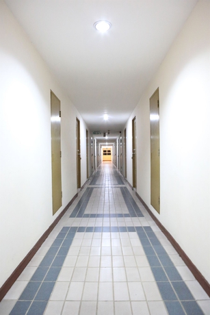 Imagen de los interiores del Hotel L.a.tower. Foto 6