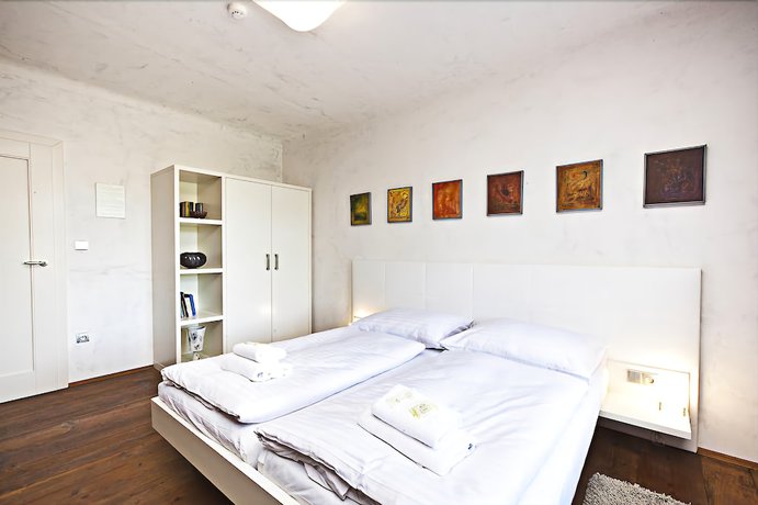 Imagen de la habitación del Hotel Latrán. Foto 8