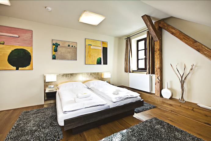 Imagen de la habitación del Hotel Latrán. Foto 10