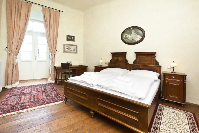 Imagen de la habitación del Hotel Latrán. Foto 12