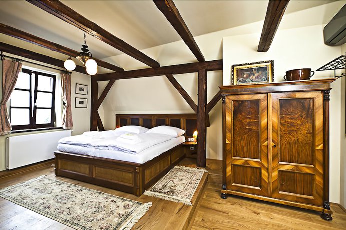 Imagen de la habitación del Hotel Latrán. Foto 13