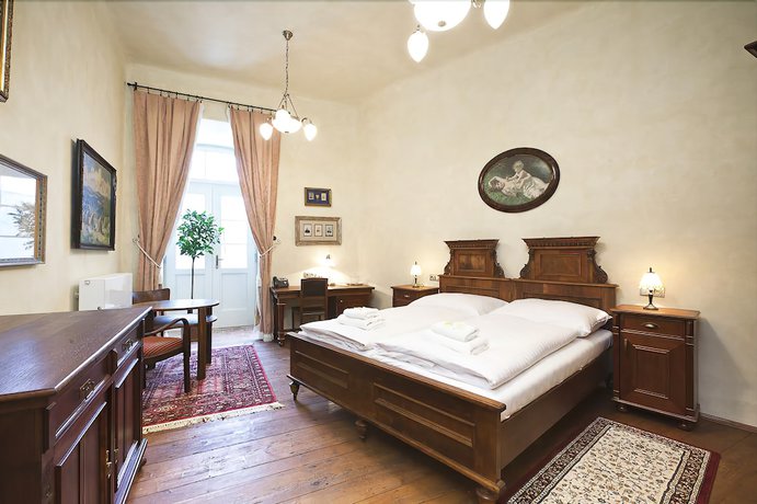 Imagen de la habitación del Hotel Latrán. Foto 16