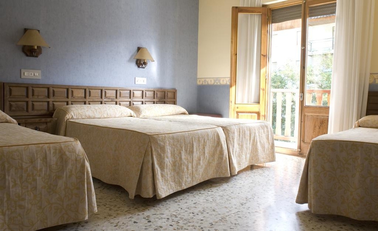 Imagen general del Hotel Latre. Foto 12