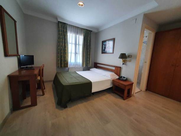 Imagen de la habitación del Hotel Lauaxeta Etxea. Foto 13