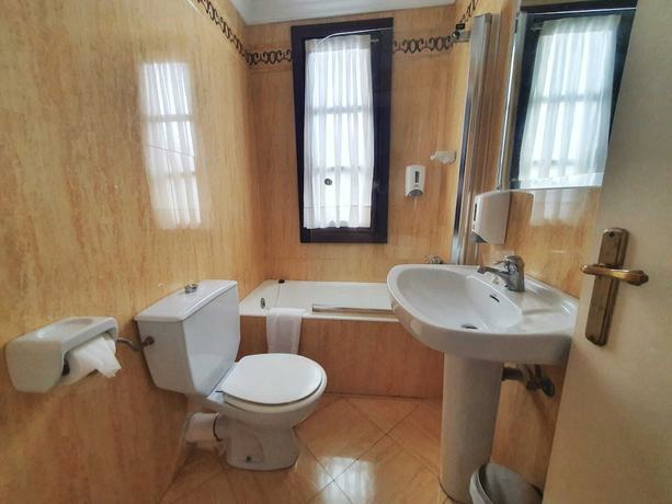 Imagen de la habitación del Hotel Lauaxeta Etxea. Foto 14