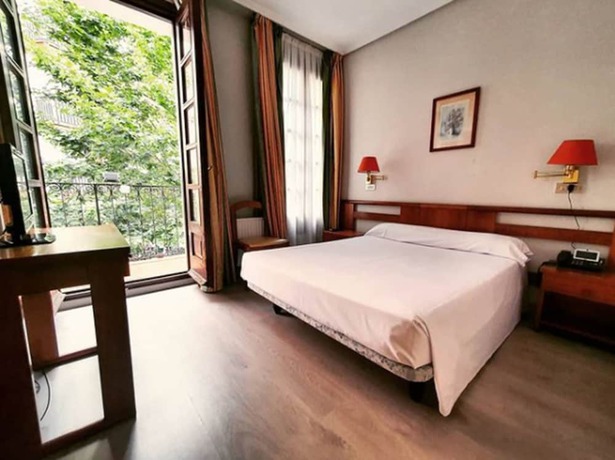 Imagen de la habitación del Hotel Lauaxeta Etxea. Foto 15