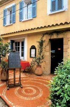 Imagen del bar/restaurante del Hotel L'auberge Des Glycines. Foto 2