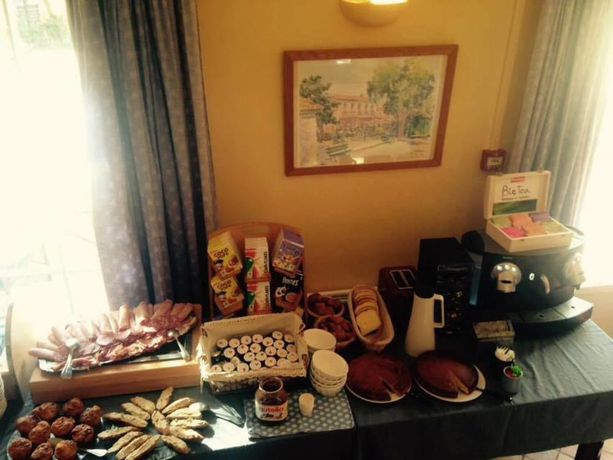 Imagen de los exteriores del Hotel L'auberge Des Glycines. Foto 13