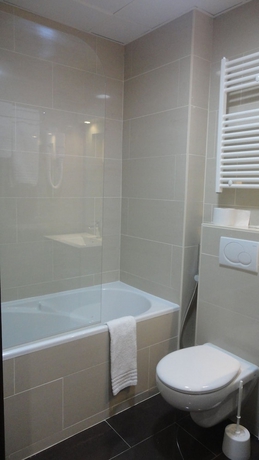 Imagen de la habitación del Hotel L'auberge Du Souverain. Foto 9