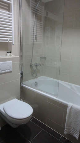 Imagen de la habitación del Hotel L'auberge Du Souverain. Foto 10