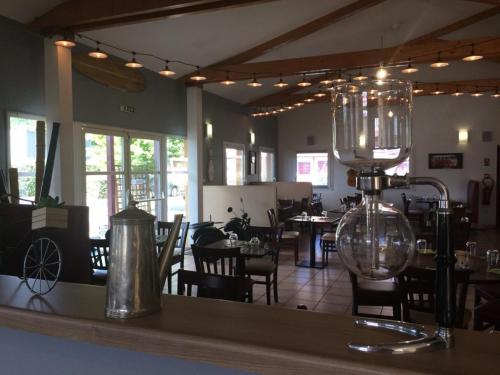 Imagen de la habitación del Hotel L'auberge Everhotel De Tarbes-ibos. Foto 9