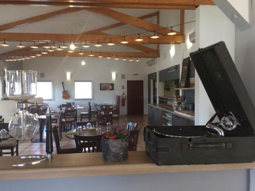 Imagen de la habitación del Hotel L'auberge Everhotel De Tarbes-ibos. Foto 10