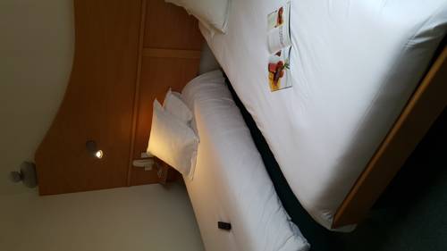 Imagen de la habitación del Hotel L'aubrac. Foto 8