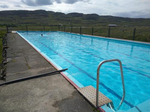Imagen de la piscina del Hotel Laugarh&oacute;ll with natural hot spring. Foto 6