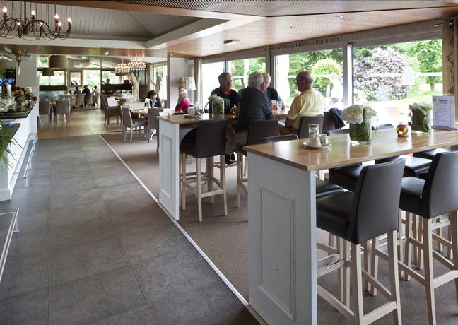Imagen del bar/restaurante del Hotel Laurabos. Foto 8