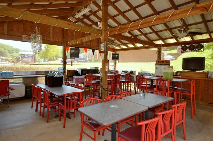 Imagen de los exteriores del Hotel Laurel Park Inn. Foto 8