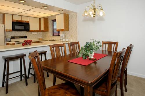 Imagen de la habitación del Hotel Laurel Point Resort. Foto 3