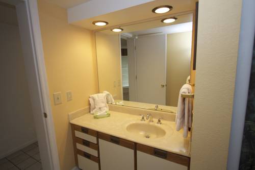 Imagen de la habitación del Hotel Laurel Point Resort. Foto 6