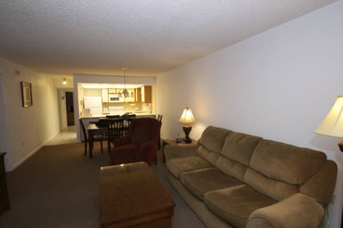 Imagen de la habitación del Hotel Laurel Point Resort. Foto 7