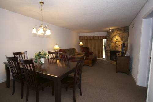 Imagen de la habitación del Hotel Laurel Point Resort. Foto 8