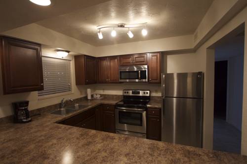 Imagen de la habitación del Hotel Laurel Point Resort. Foto 9