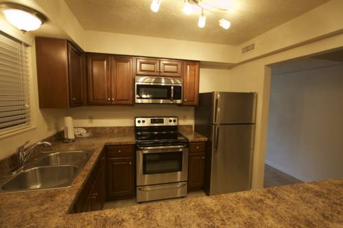 Imagen de la habitación del Hotel Laurel Point Resort. Foto 10