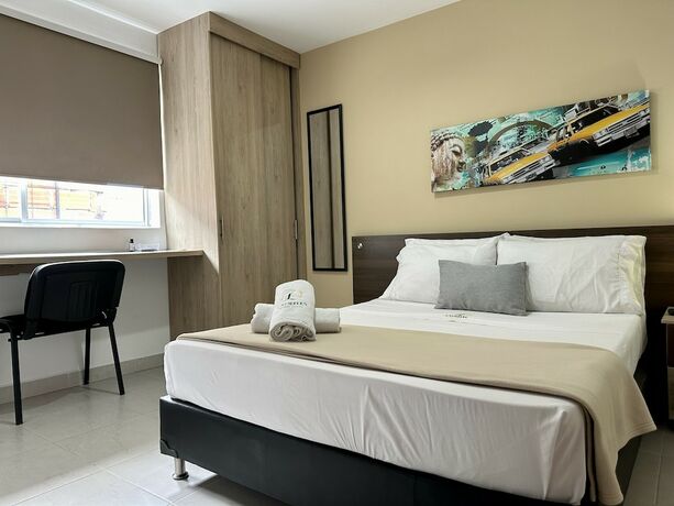 Imagen de la habitación del Hotel Laureles Guest House. Foto 11