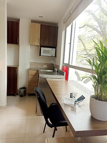 Imagen de la habitación del Hotel Laureles Guest House. Foto 12