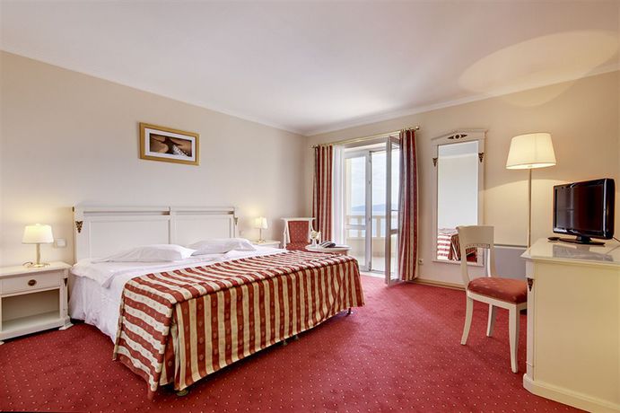 Imagen de los exteriores del Hotel Laurentum. Foto 12