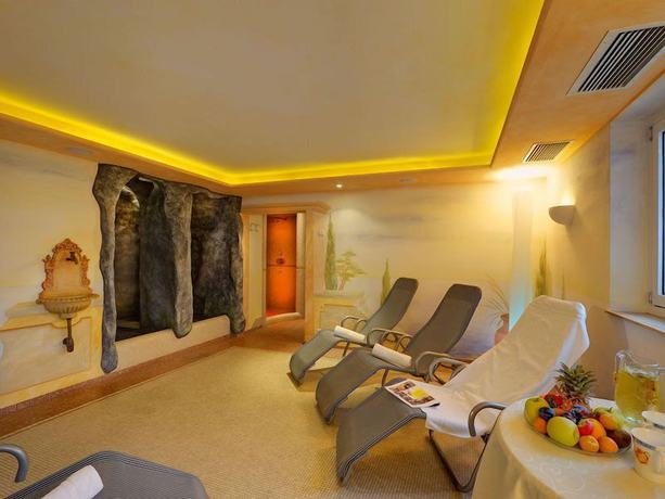 Imagen de la piscina del Hotel Laurin, Dorf - Paese. Foto 16