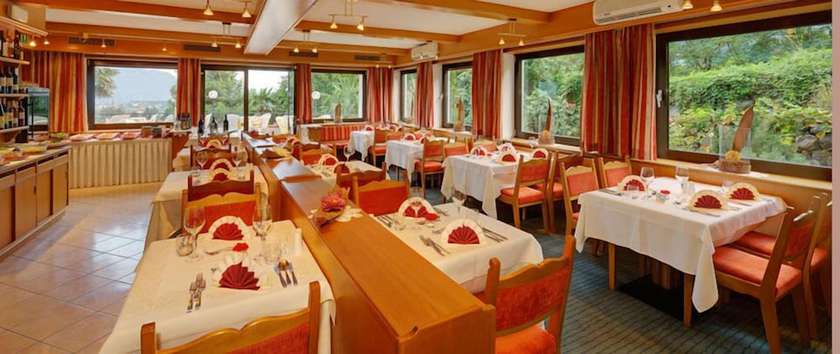 Imagen del bar/restaurante del Hotel Laurin, Dorf - Paese. Foto 3