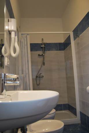 Imagen de la habitación del Hotel Laurin, Lido Di Camaiore. Foto 9