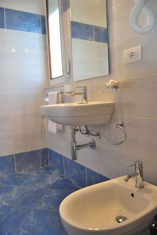 Imagen de la habitación del Hotel Laurin, Lido Di Camaiore. Foto 10