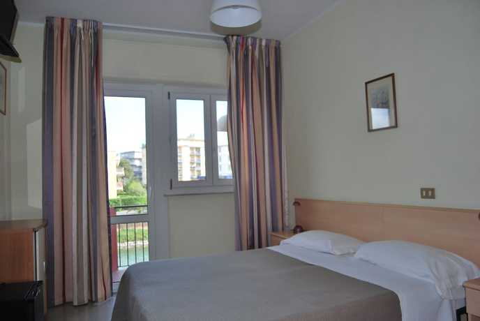 Imagen de la habitación del Hotel Laurin, Lido Di Camaiore. Foto 11