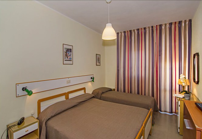 Imagen de la habitación del Hotel Laurin, Lido Di Camaiore. Foto 12