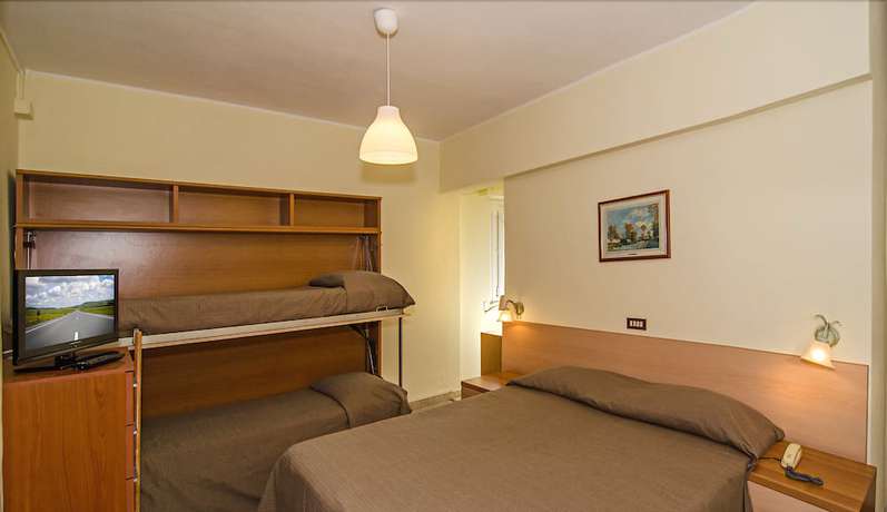 Imagen de la habitación del Hotel Laurin, Lido Di Camaiore. Foto 13