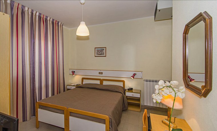 Imagen de la habitación del Hotel Laurin, Lido Di Camaiore. Foto 14