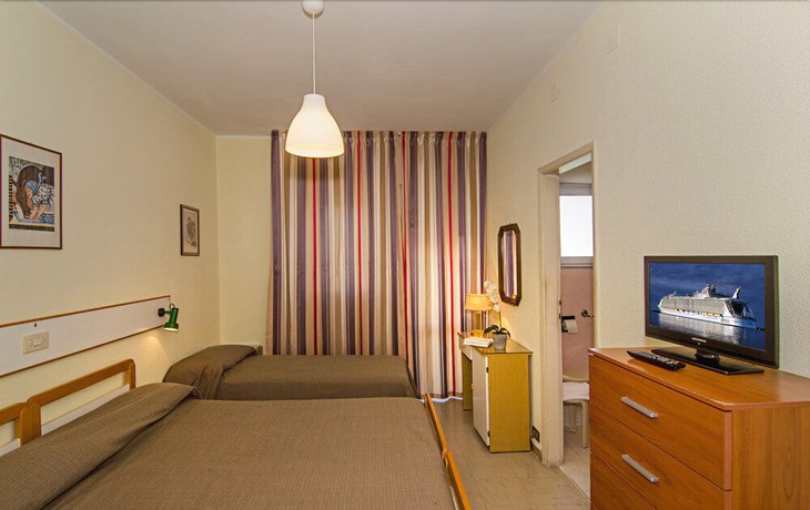Imagen de la habitación del Hotel Laurin, Lido Di Camaiore. Foto 15