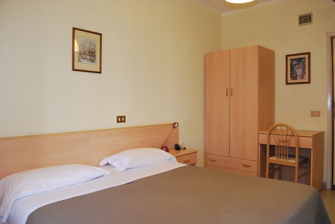 Imagen de la habitación del Hotel Laurin, Lido Di Camaiore. Foto 17