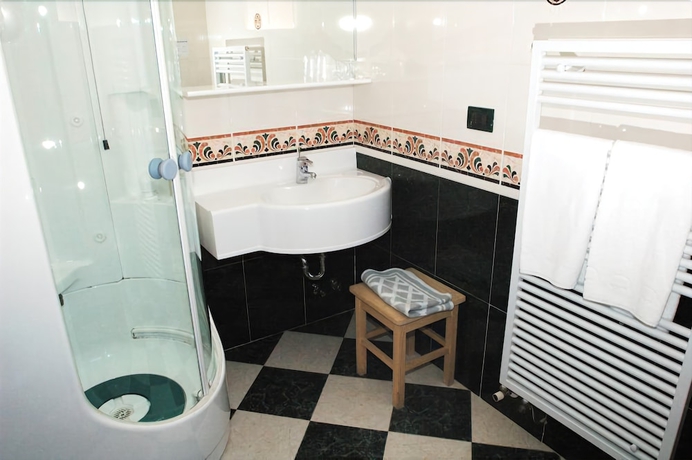 Imagen de la habitación del Hotel Laurino. Foto 13