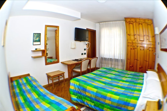 Imagen de la habitación del Hotel Laurino. Foto 14