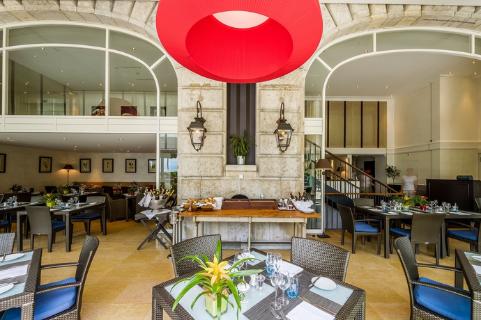 Imagen del bar/restaurante del Hotel Lausanne Palace. Foto 2