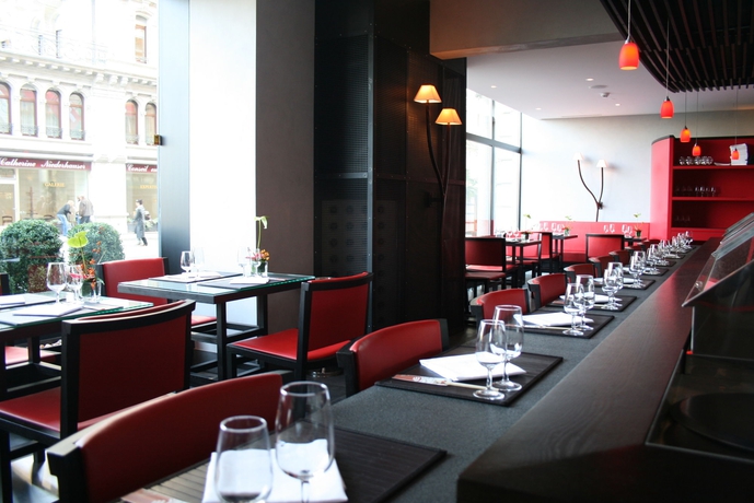 Imagen del bar/restaurante del Hotel Lausanne Palace. Foto 3