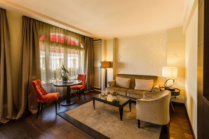 Imagen de los interiores del Hotel Lausanne Palace. Foto 11