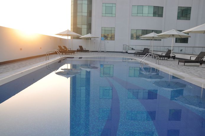 Imagen de la piscina del Hotel Lavender Hotel and Hotel Apartments Al Nahda. Foto 8