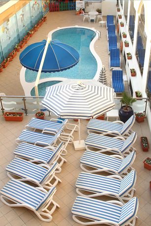 Imagen de la piscina del Hotel Lavender Sharjah. Foto 20