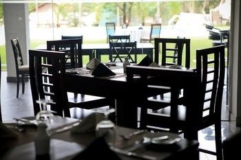 Imagen del bar/restaurante del Hotel Lavendish Okrin. Foto 3