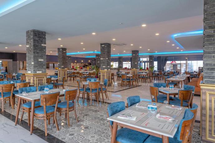 Imagen del bar/restaurante del Hotel Lavia Lara. Foto 2