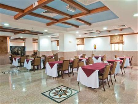 Imagen del bar/restaurante del Hotel Lavilla. Foto 2